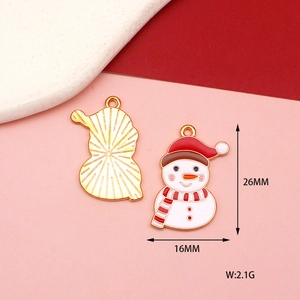 Detailed view of enamel snowman pendant with dimensions 26mm x 16mm and golden metal frame