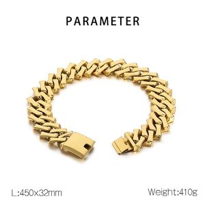 Detail view of 32mm gold Cuban link necklace with 450mm length and 410g weight specs