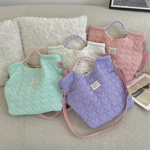 Sacs cabas matelassés en forme de cœur couleurs pastel avec bandoulières réglables