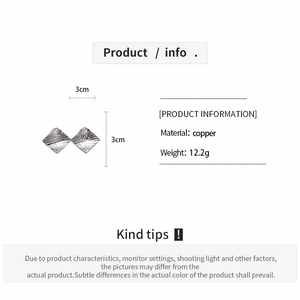 Detailed size chart for geometric silver earrings with 3cm by 3cm dimensions and weight info