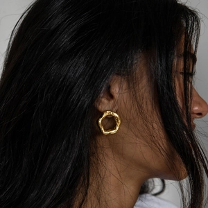 Orecchini a cerchio minimalisti in acciaio inossidabile 18K con trama lavica