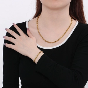 6mm gold-plated stainless steel Cuban link necklace and bracelet set worn by a model