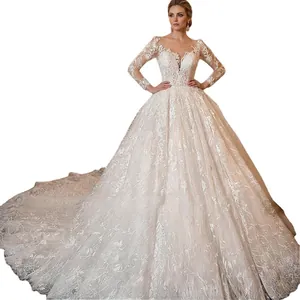 Robe de mariée de style palais français avec broderie en dentelle et traîne cathédrale