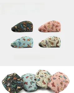Detailoverzicht van vier vintage jacquard petten met kleurrijke vlinderpatronen