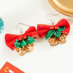 Boucles d'oreilles nœuds de Noël avec feuilles vertes et clochettes dorées chic