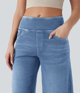Detailansicht der hellblauen bedruckten Denim-Leggings mit hoher Taille und Taschen