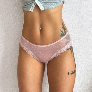 Culotte rose à dentelle pour femme avec pois en tulle et détails de lanières croisées