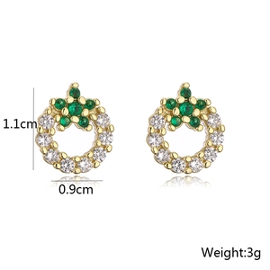 Detail view of 1.1cm gold-plated wreath earrings with green zircon and pearls