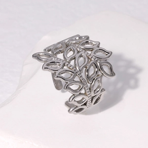 Minimalist silver镂空镂空镂空镂空镂空 leaf open ring in hollow vine design with metallic finish