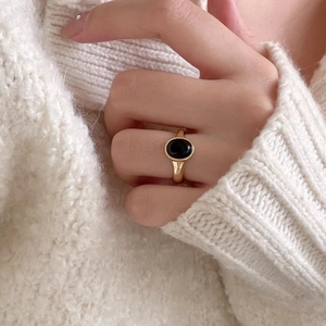 Elegant gold S925 silver ring featuring a black agate oval gemstone on a hand