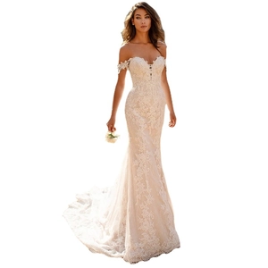 Robe de mariée sirène élégante en dentelle à épaules dénudées avec décolleté cœur et traîne