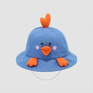 Mignon chapeau bob bleu ciel en coton pour enfants avec un design de canard dessin animé