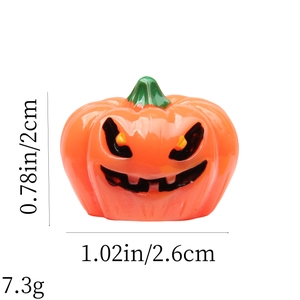 Detail view of orange Halloween pumpkin charm with size 2.6x2cm and weight 7.3g labels