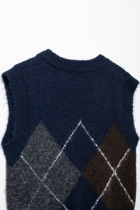 Detailaufnahme der weichen Wollstrick-Textur und des klassischen Argyle-Rautenmusters