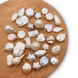 Barocke Süßwasserperlenanhänger in Herz- und Sternform mit Goldösen für DIY-Schmuck