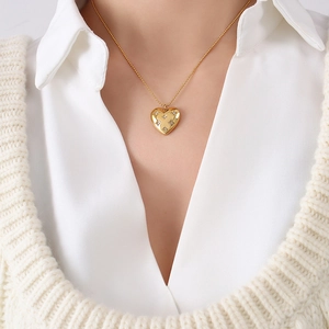 Heart Pendant Necklace Titanium Steel 18K Gold Plated Zircon Inlaid Star Burst Bead Chain Light Luxury For Women