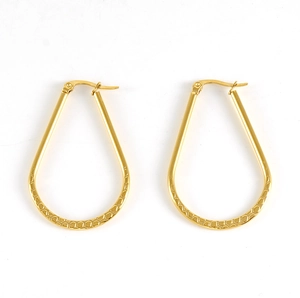 Detailed close-up of French vintage style 18K gold plated hammered teardrop earrings