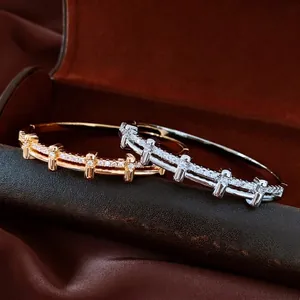 Bracelet Jonc En Cuivre Plaqué Or Avec Zircon Design Géométrique À Boucle Bijoux De Luxe Minimalistes Pour Femmes