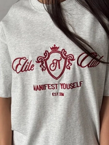 T-shirt gris oversize en coton avec broderie couronne rouge et col rond pour femme