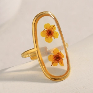 18K gold plated stainless steel open ring featuring yellow dried flowers in acrylic