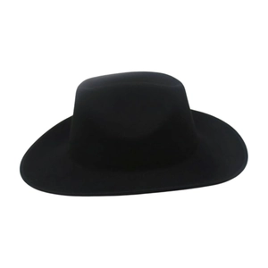 Dettaglio di un cappello in feltro nero a tesa larga con corona rigida e curva