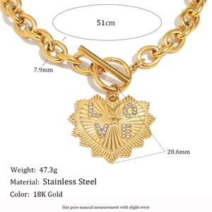 Collier cœur en acier inoxydable plaqué or 18K gravé LOVE avec fermoir à bascule OT