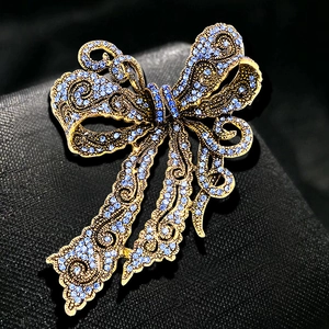 Vintage Alloy Rhinestone Bowknot Brooch Electroplated Hollow Out Blue Pink Crystal Corsage Pin Jewelry Accessories For Women