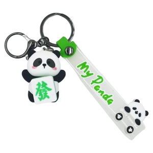 Portachiavi panda rotante con tessera mahjong e cinturino in silicone su sfondo bianco puro