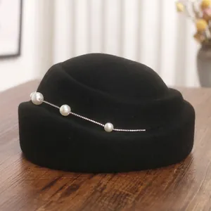 Chapeau bibi élégant en laine noire pour femme avec perles et chaîne de strass