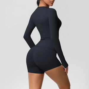 Detail view showing the back fit of a black double-sided brushed long-sleeve yoga set