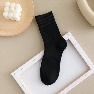 Thick cotton thermal crew socks in solid black with minimalist ribbing for winter comfort
