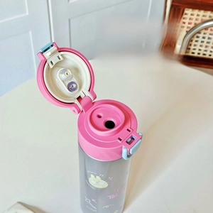 Close-up of the dual-drinking lid design on a cute cartoon stainless steel water bottle