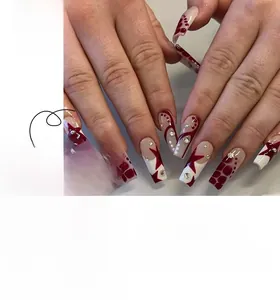 Détails de faux ongles ballerine avec étoiles pailletées bordeaux et strass scintillants