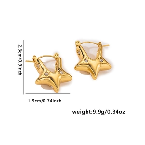 Detailed view of gold plated star earrings with dimensions 2.3x1.9cm and 9.9g weight