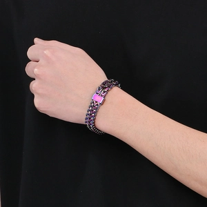 Bracciale da uomo in acciaio al titanio a doppia catena con finitura iridata e chiusura magnetica