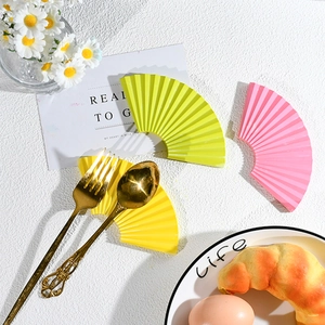 Vibrant fan-shaped pleated decorative props for cake decorating or home display