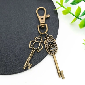 Chiavi vintage in bronzo con cuore e corona e moschettone per gioielli fai-da-te
