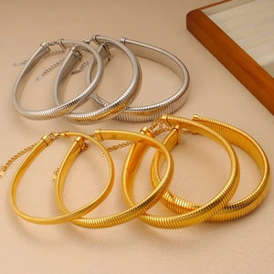 Chic wide snake bone choker in gold and silver finish, stretchy stainless steel neck chain