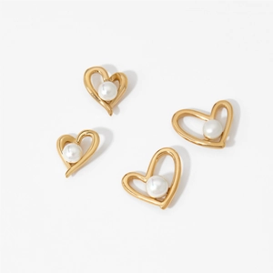 Elegant gold heart earrings with white pearls, set of four in a minimalist design