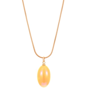 Minimalist gold necklace featuring a polished teardrop pendant on a fine chain