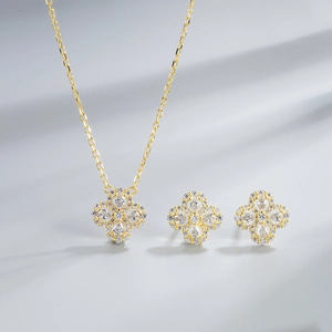 Luxurious S925 sterling silver four-leaf clover jewelry set with sparkling crystals