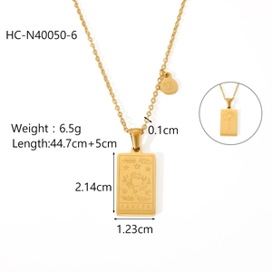 Détail du collier Cancer doré avec dimensions précises et spécifications de poids