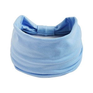 Dettaglio della fascia per yoga bohémien celeste con tessuto a maglia elasticizzato