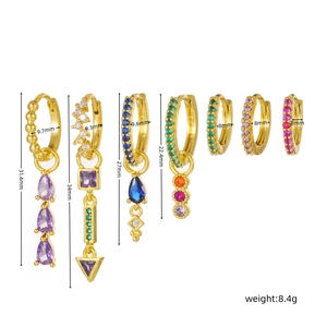 Tableau de tailles détaillé pour boucles d'oreilles dorées avec zircons colorés