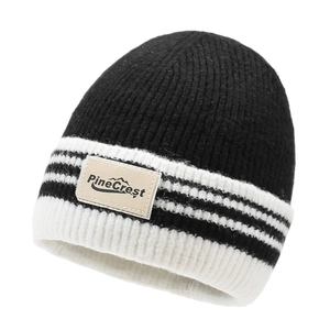 Bonnet en maille rayé noir et blanc avec écusson en cuir PineCrest pour hommes et femmes