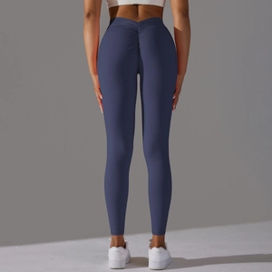 Détail du pantalon de yoga bleu foncé à taille haute avec couture effet push-up