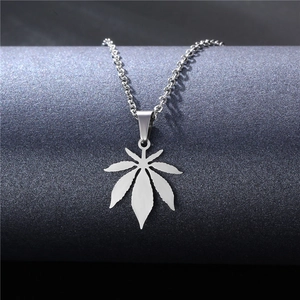 Silver stainless steel maple leaf pendant necklace with elegant metal link chain