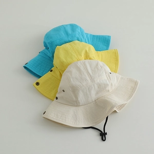 Detailed view of quick-dry sun hats in blue, yellow, and beige with adjustable drawstrings