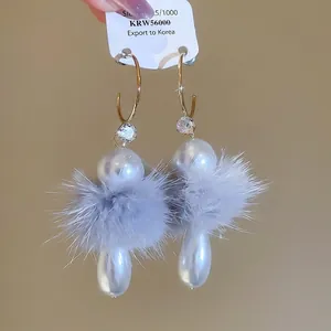 Boucles D'oreilles Pendantes Élégantes En Künstliche Perles D'imitation Goutte D'eau Avec Boule De Fourrure Zircon Et Tige En Argent Sterling 925