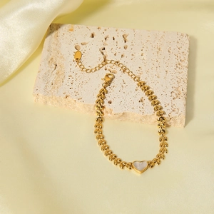 Bracciale in acciaio inossidabile placcato oro 18k con cuore in conchiglia